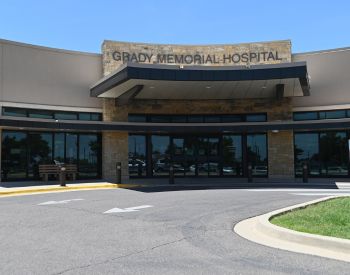 Front entrance of Grady Memorial Hospital located in Chickasha, OK